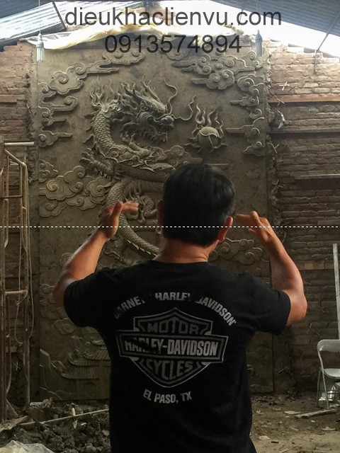 Kinh nghiệm trang trí giếng trời đẹp với phù điêu khổ lớn